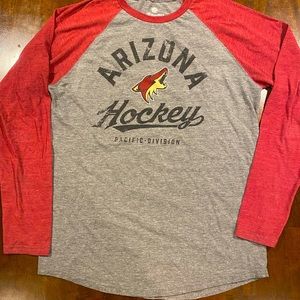 Arizona hockey team long sleeve shirt size medium in Mens
